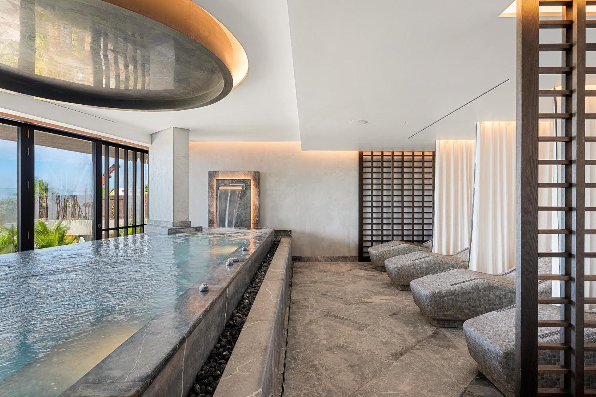 Hotel Terrazas De Abama 5*